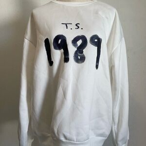 Taylor Swift Cozy White Fleece sweatshirt